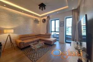 Luks opremljen stan sa terasom u zgradi Scala,78m2